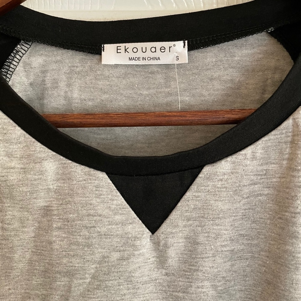 Women's Two-Tone Black & Gray Raglan Pajama Set - Picture 4 of 7